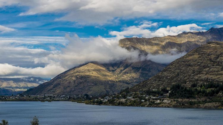 Oaks Queenstown Shores Resort Exterior
