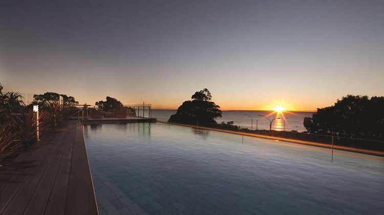 Oaks Redcliffe Mon Komo Suites Pool