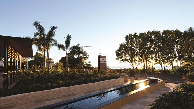 Oaks Redcliffe Mon Komo Suites Exterior