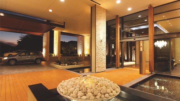 Oaks Redcliffe Mon Komo Suites Exterior