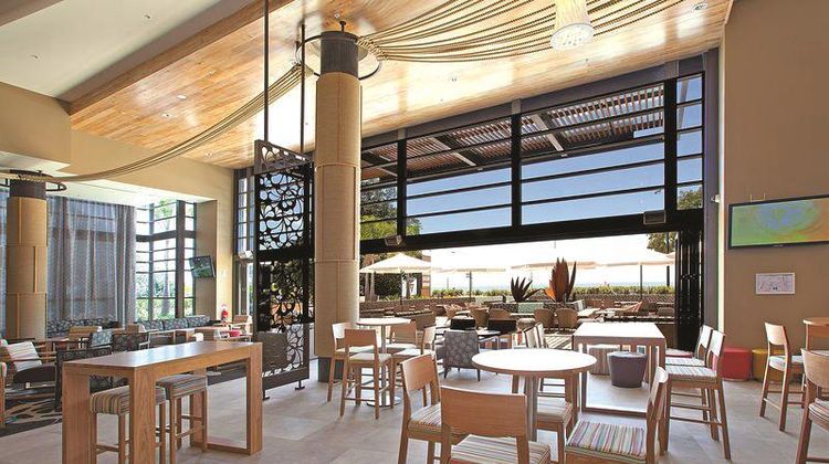 Oaks Redcliffe Mon Komo Suites Restaurant