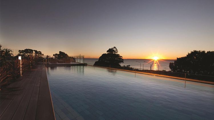 Oaks Redcliffe Mon Komo Suites Pool