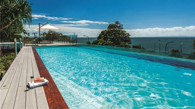 Oaks Redcliffe Mon Komo Suites Pool