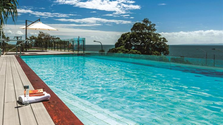 Oaks Redcliffe Mon Komo Suites Pool