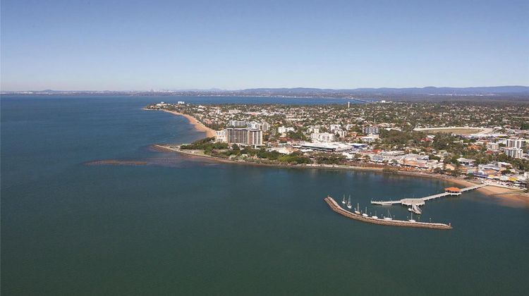 Oaks Redcliffe Mon Komo Suites Room