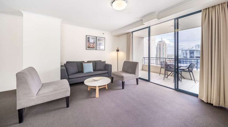 Oaks Sydney Castlereagh Suites Room