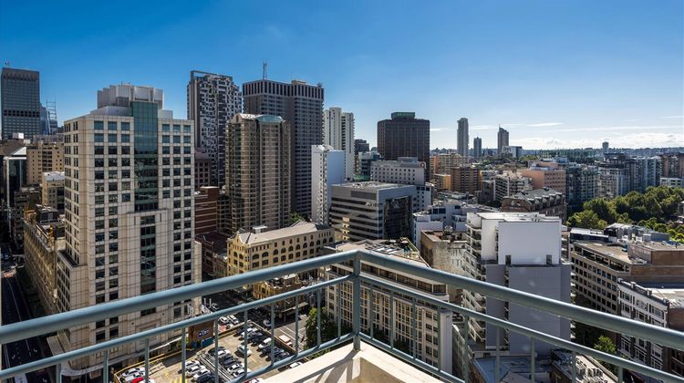 Oaks Sydney Castlereagh Suites Exterior