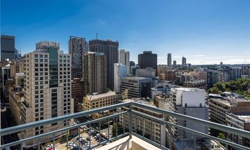 Oaks Sydney Castlereagh Suites