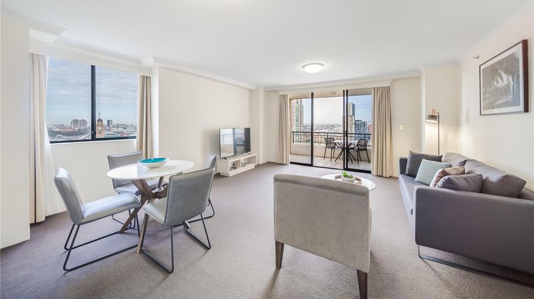 Oaks Sydney Castlereagh Suites Room