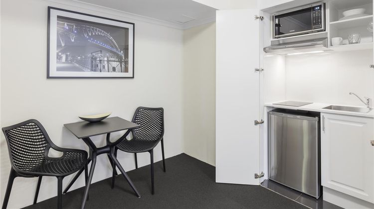 Oaks Sydney Castlereagh Suites Room