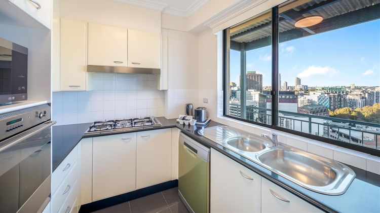 Oaks Sydney Castlereagh Suites Room