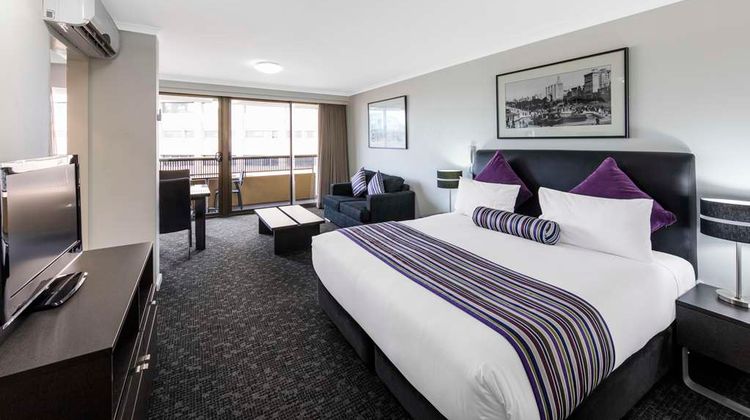 Oaks Sydney Hyde Park Suites Room