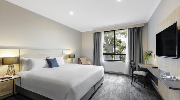 Oaks Sydney North Ryde Suites Room