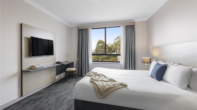 Oaks Sydney North Ryde Suites Room