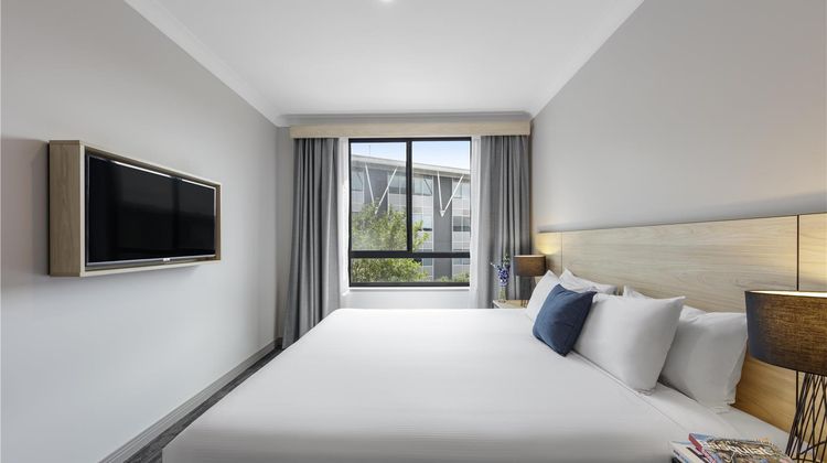 Oaks Sydney North Ryde Suites Room