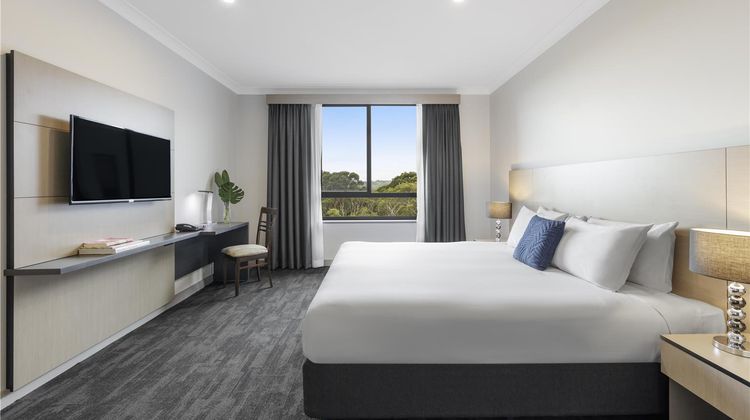 Oaks Sydney North Ryde Suites Room