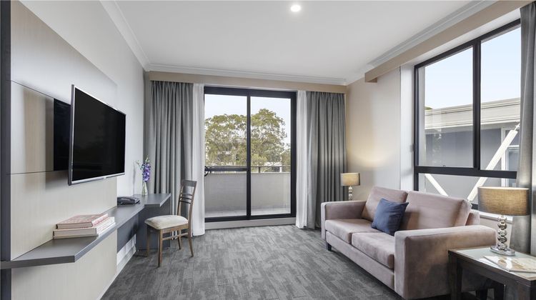 Oaks Sydney North Ryde Suites Room