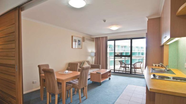 <b>Oaks The Entrance Waterfront Suites Suite</b>. Images powered by <a href="https://iceportal.shijigroup.com/" title="IcePortal" target="_blank">IcePortal</a>.