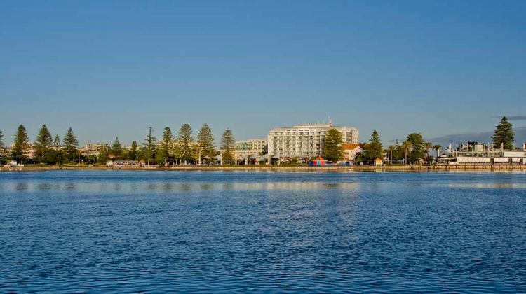 Oaks The Entrance Waterfront Suites Exterior