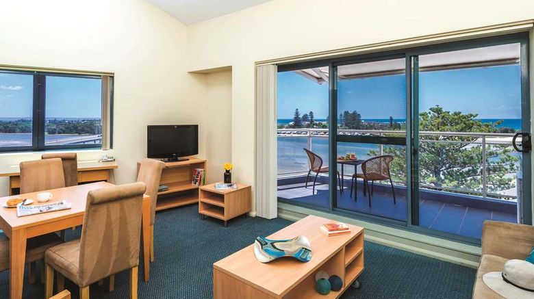 <b>Oaks The Entrance Waterfront Suites Suite</b>. Images powered by <a href="https://iceportal.shijigroup.com/" title="IcePortal" target="_blank">IcePortal</a>.