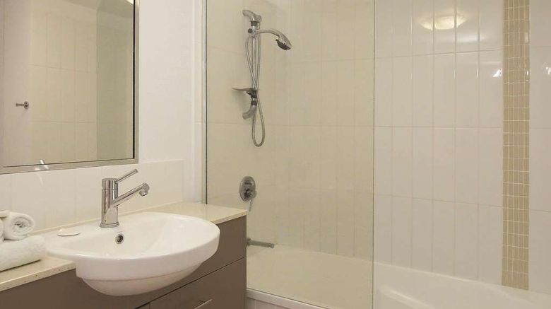 <b>Oaks Townsville Gateway Suites Room</b>. Images powered by <a href="https://iceportal.shijigroup.com/" title="IcePortal" target="_blank">IcePortal</a>.