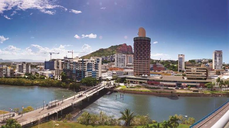 <b>Oaks Townsville Gateway Suites Exterior</b>. Images powered by <a href="https://iceportal.shijigroup.com/" title="IcePortal" target="_blank">IcePortal</a>.