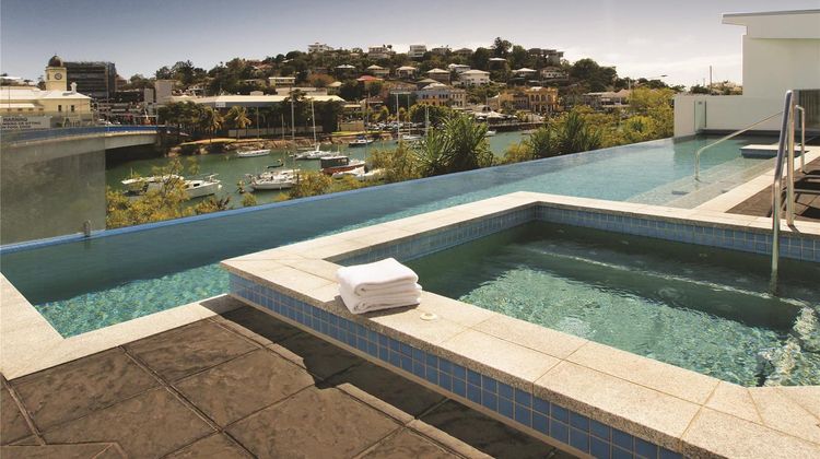 Oaks Townsville Gateway Suites Pool