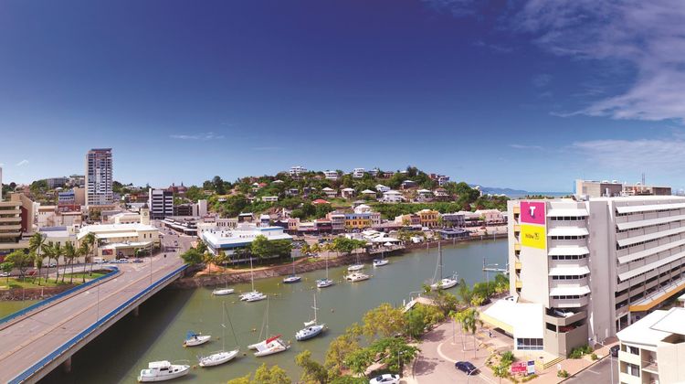 Oaks Townsville Gateway Suites Exterior