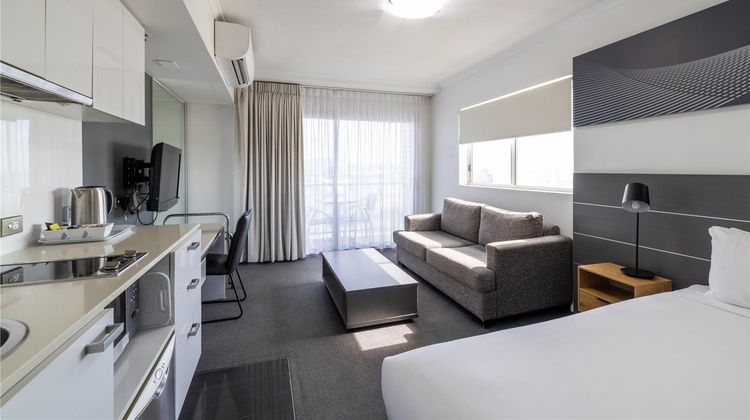 Oaks Townsville Metropole Hotel Room