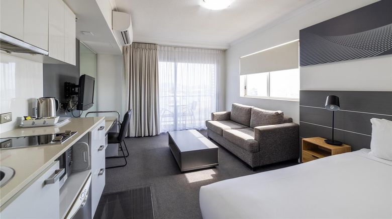 <b>Oaks Townsville Metropole Hotel Room</b>. Images powered by <a href="https://iceportal.shijigroup.com/" title="IcePortal" target="_blank">IcePortal</a>.