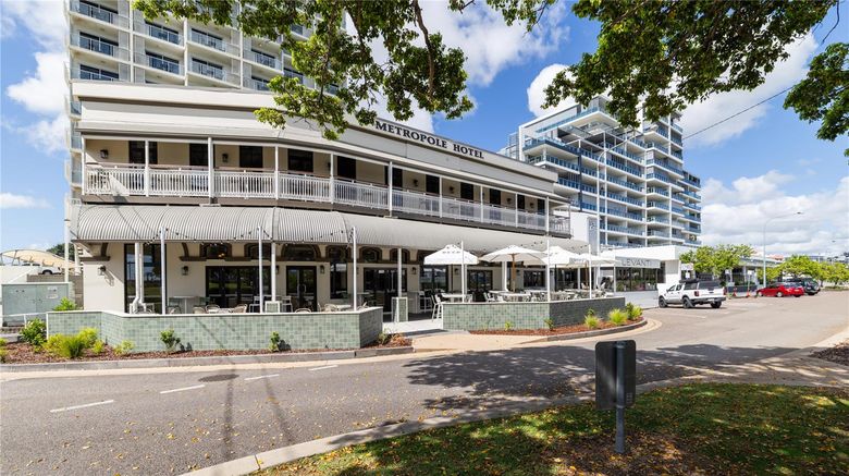 <b>Oaks Townsville Metropole Hotel Exterior</b>. Images powered by <a href="https://iceportal.shijigroup.com/" title="IcePortal" target="_blank">IcePortal</a>.