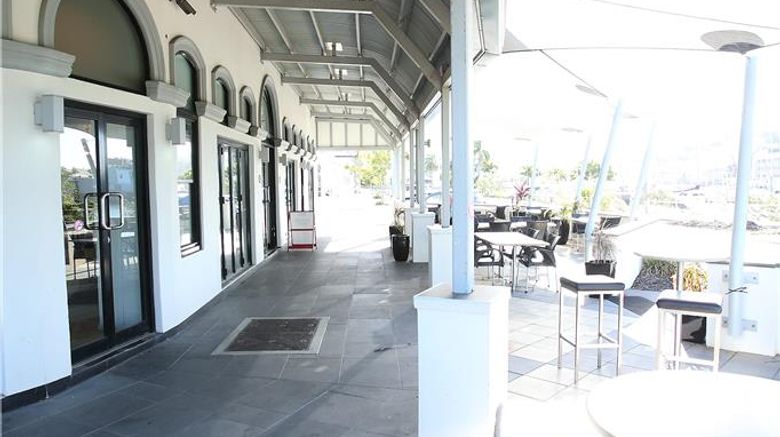 <b>Oaks Townsville Metropole Hotel Restaurant</b>. Images powered by <a href="https://iceportal.shijigroup.com/" title="IcePortal" target="_blank">IcePortal</a>.