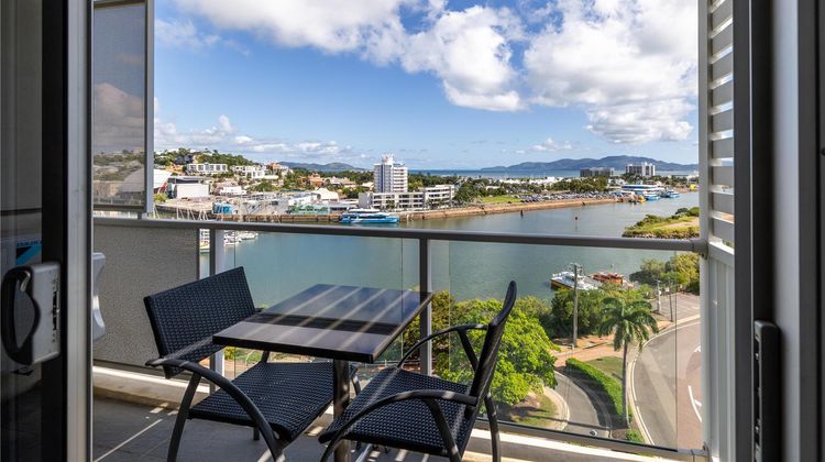 Oaks Townsville Metropole Hotel Room
