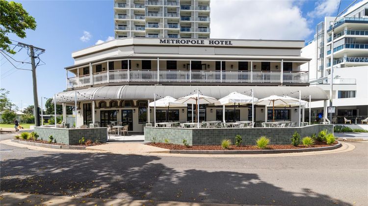 Oaks Townsville Metropole Hotel Exterior