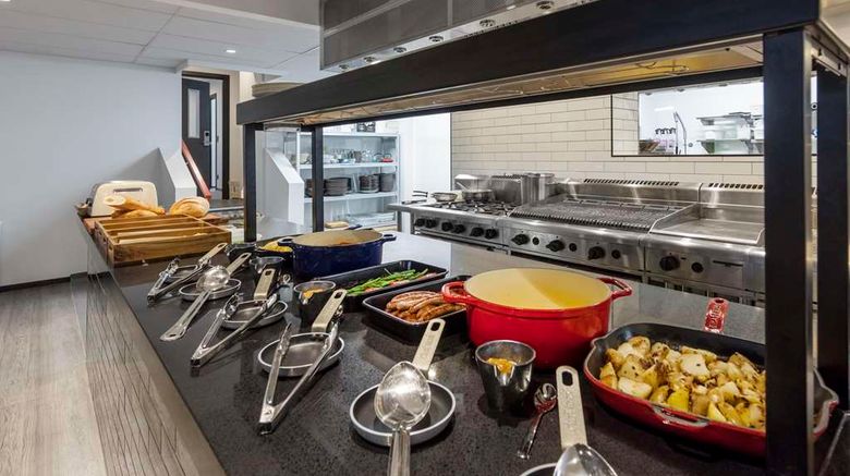 <b>Oaks Wellington Hotel Restaurant</b>. Images powered by <a href="https://iceportal.shijigroup.com/" title="IcePortal" target="_blank">IcePortal</a>.