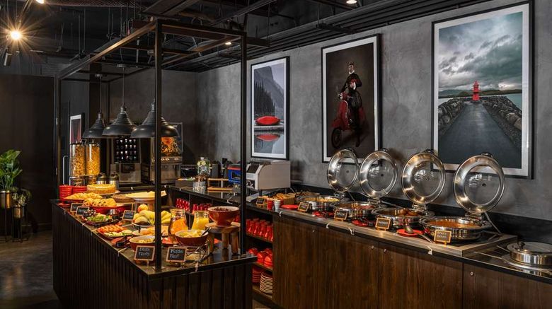 <b>Radisson Red London Gatwick Airport Restaurant</b>. Images powered by <a href="https://iceportal.shijigroup.com/" title="IcePortal" target="_blank">IcePortal</a>.