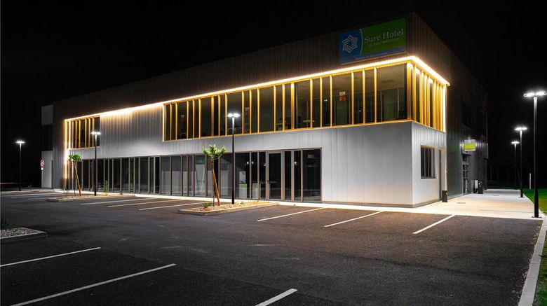 <b>Sure Hotel by BW Les Portes de Montauban Meeting</b>. Images powered by <a href="https://iceportal.shijigroup.com/" title="IcePortal" target="_blank">IcePortal</a>.