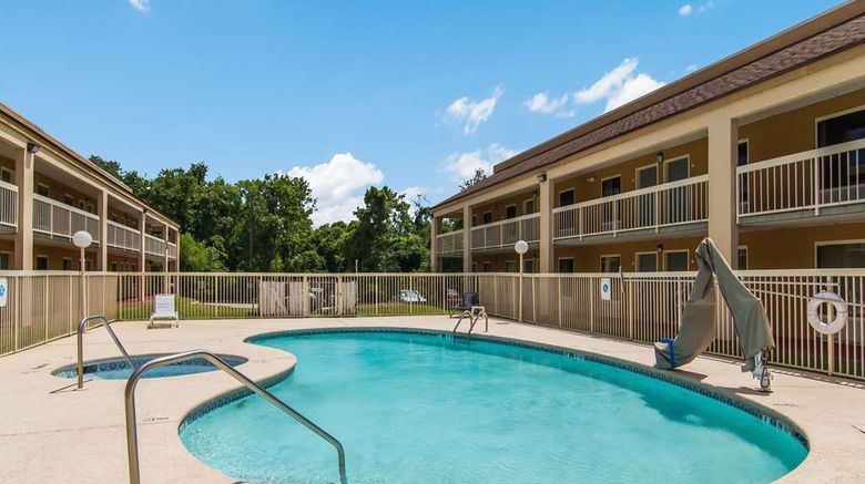 <b>Suburban Studios Pool</b>. Images powered by <a href="https://iceportal.shijigroup.com/" title="IcePortal" target="_blank">IcePortal</a>.