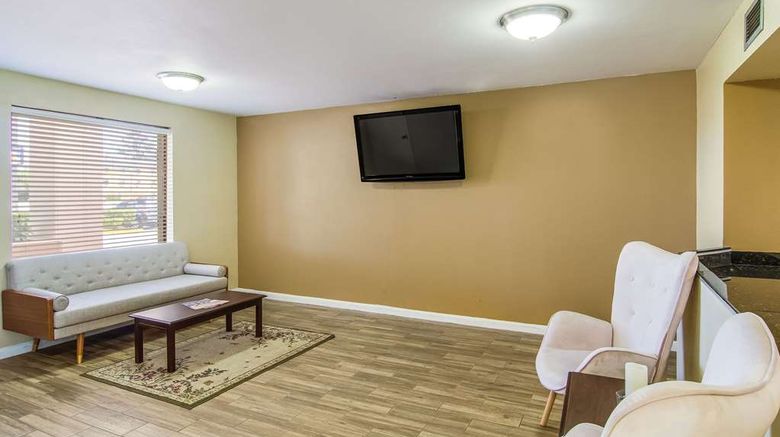 <b>Suburban Studios Lobby</b>. Images powered by <a href="https://iceportal.shijigroup.com/" title="IcePortal" target="_blank">IcePortal</a>.