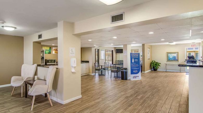 <b>Suburban Studios Lobby</b>. Images powered by <a href="https://iceportal.shijigroup.com/" title="IcePortal" target="_blank">IcePortal</a>.