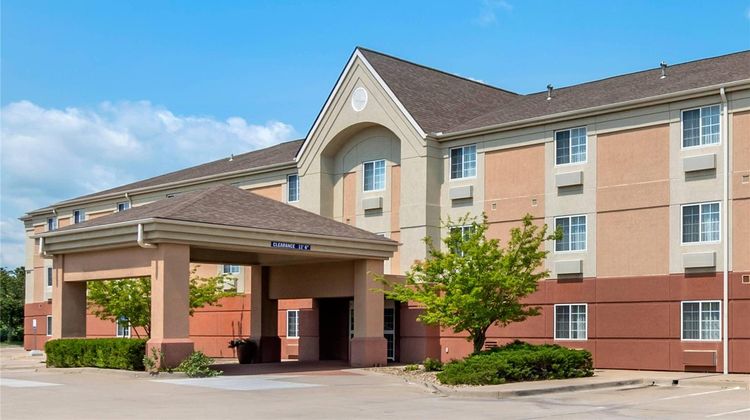 MainStay Suites Emporia Exterior