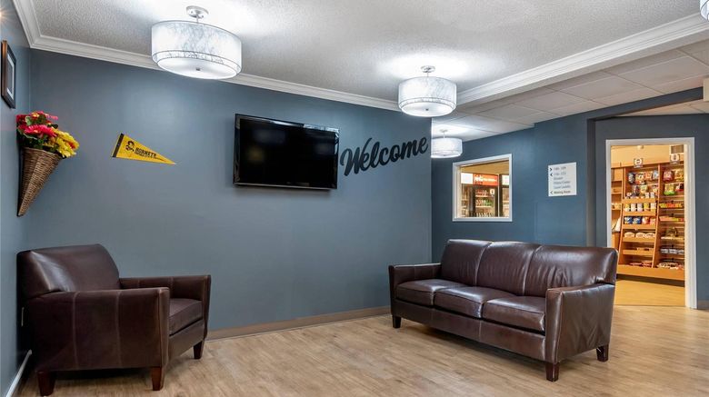 <b>MainStay Suites Emporia Lobby</b>. Images powered by <a href="https://iceportal.shijigroup.com/" title="IcePortal" target="_blank">IcePortal</a>.