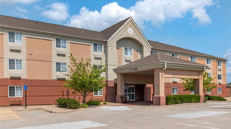 MainStay Suites Emporia Exterior