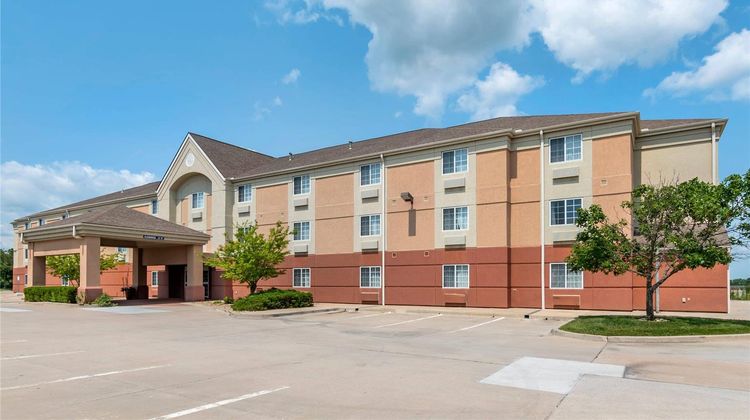 MainStay Suites Emporia Exterior