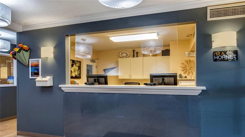 <b>MainStay Suites Emporia Lobby</b>. Images powered by <a href="https://iceportal.shijigroup.com/" title="IcePortal" target="_blank">IcePortal</a>.