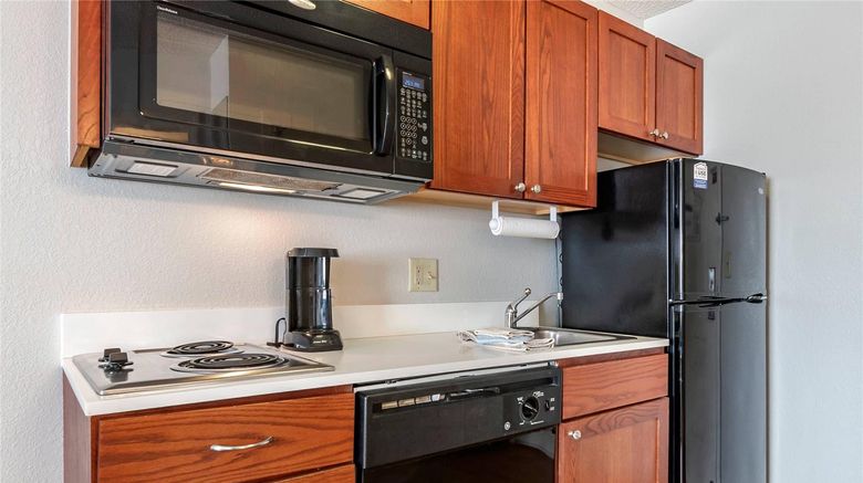 <b>MainStay Suites Emporia Room</b>. Images powered by <a href="https://iceportal.shijigroup.com/" title="IcePortal" target="_blank">IcePortal</a>.