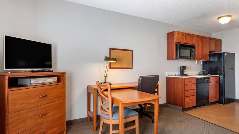 <b>MainStay Suites Emporia Room</b>. Images powered by <a href="https://iceportal.shijigroup.com/" title="IcePortal" target="_blank">IcePortal</a>.