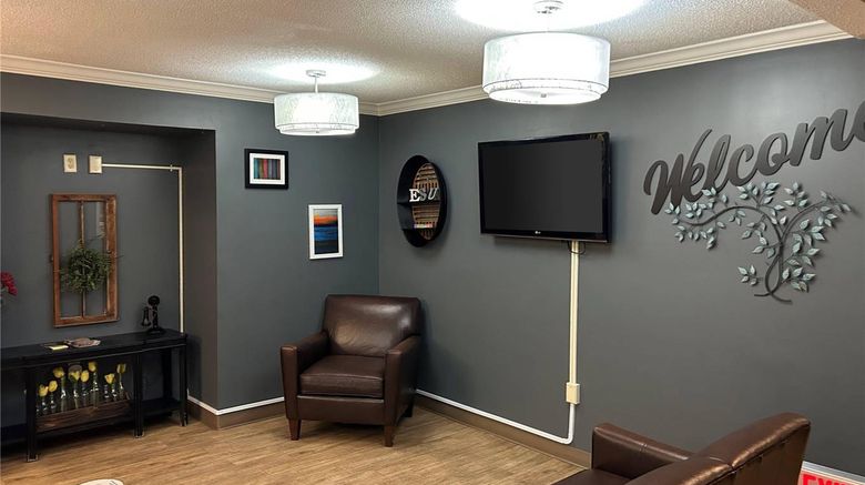 <b>MainStay Suites Emporia Lobby</b>. Images powered by <a href="https://iceportal.shijigroup.com/" title="IcePortal" target="_blank">IcePortal</a>.