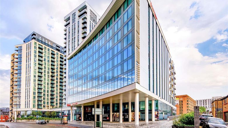 ibis London Sutton Point Exterior. Images powered by <a href="https://iceportal.shijigroup.com" target="_blank" rel="noopener">Ice Portal</a>.