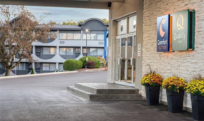 Quality Inn & Conference Centre Kingston Exterior